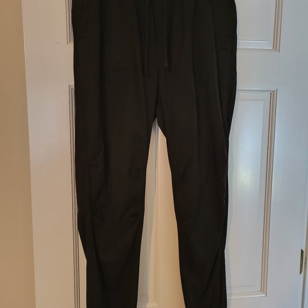 Black ankle oants